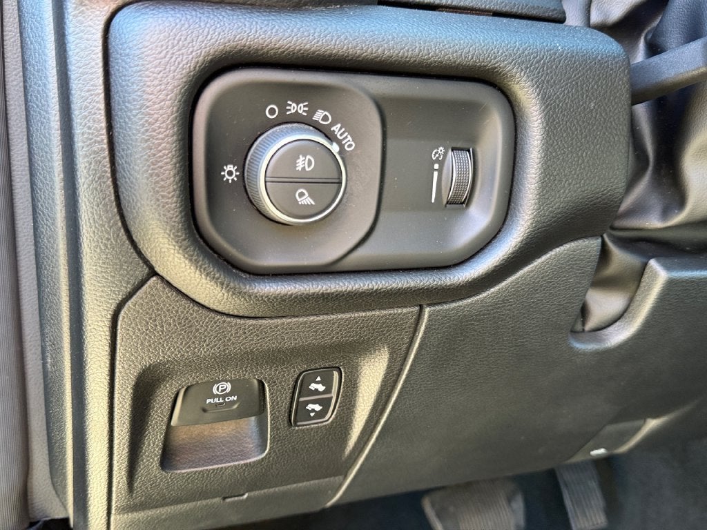 2023 RAM 1500 Big Horn Crew Cab 4x4 5'7" Box