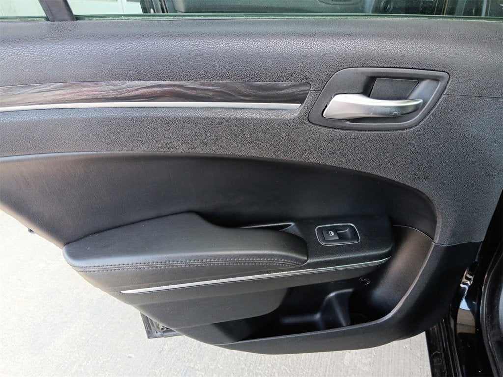 2017 Chrysler 300 Limited