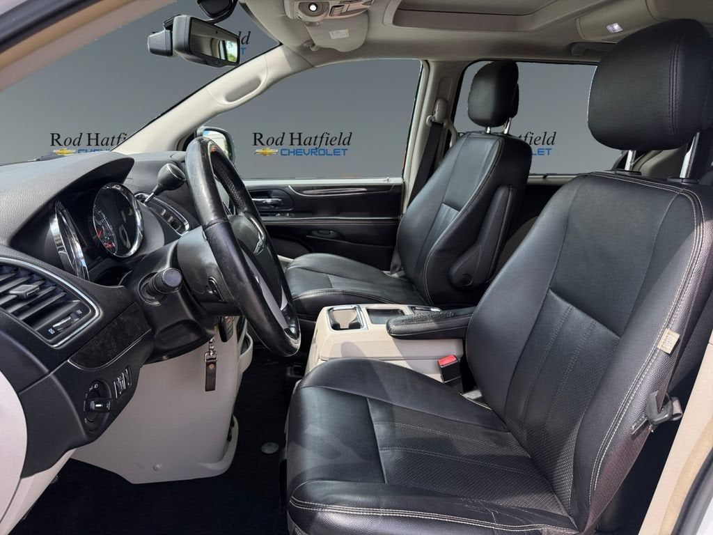 2015 Chrysler Town & Country Touring-L