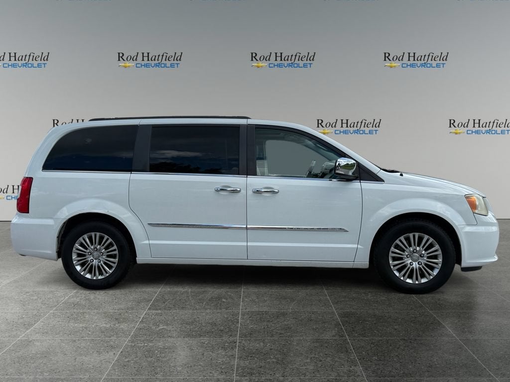 2015 Chrysler Town & Country Touring-L