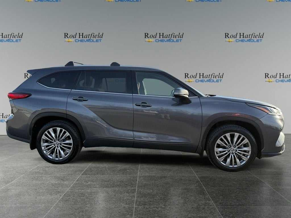 2022 Toyota Highlander Platinum