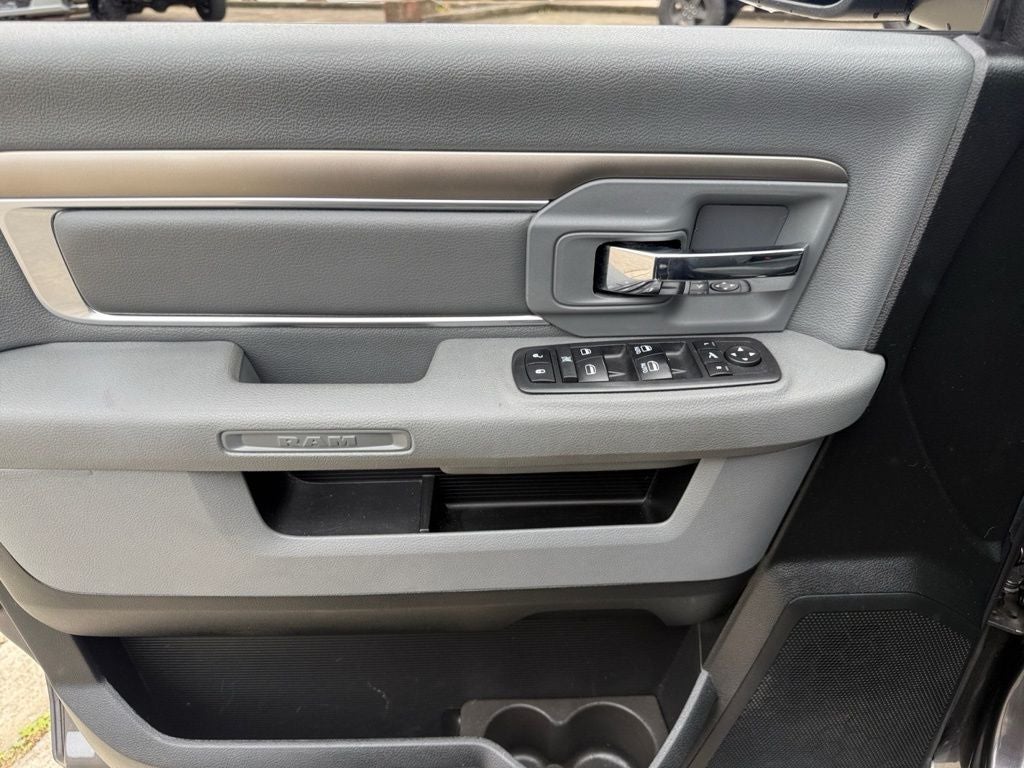 2017 RAM 1500 Big Horn Crew Cab 4x4 5'7' Box