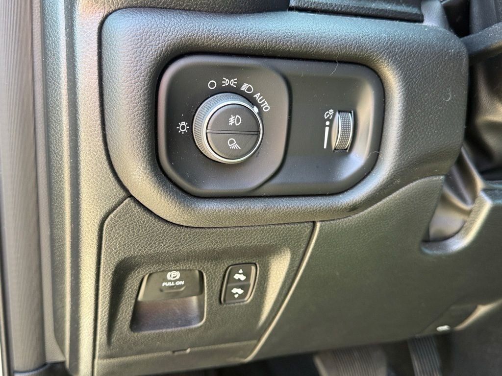 2025 RAM 1500 Big Horn Crew Cab 4x4 5'7' Box