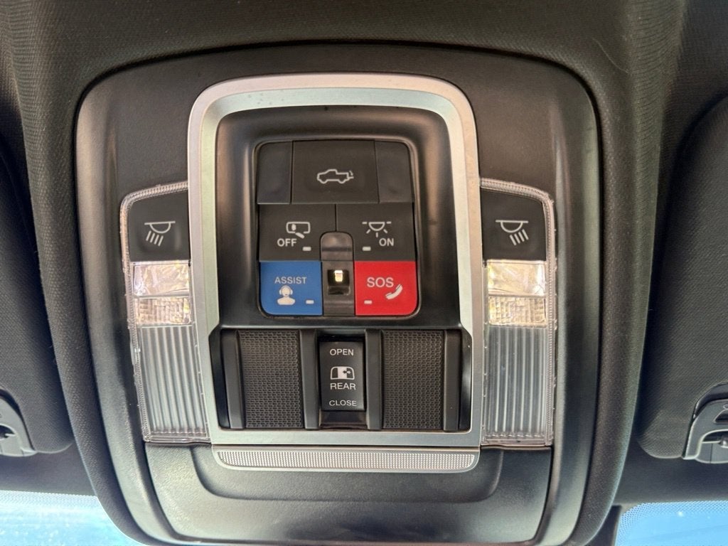 2023 RAM 1500 Laramie Crew Cab 4x4 5'7' Box