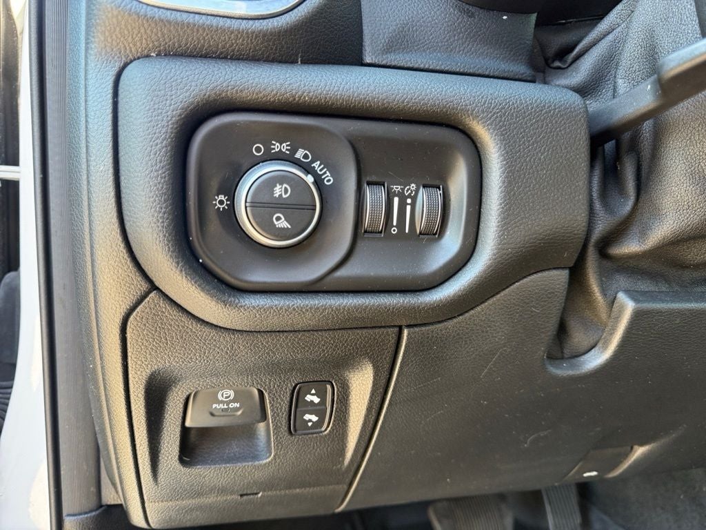 2021 RAM 1500 Laramie Crew Cab 4x4 6'4' Box