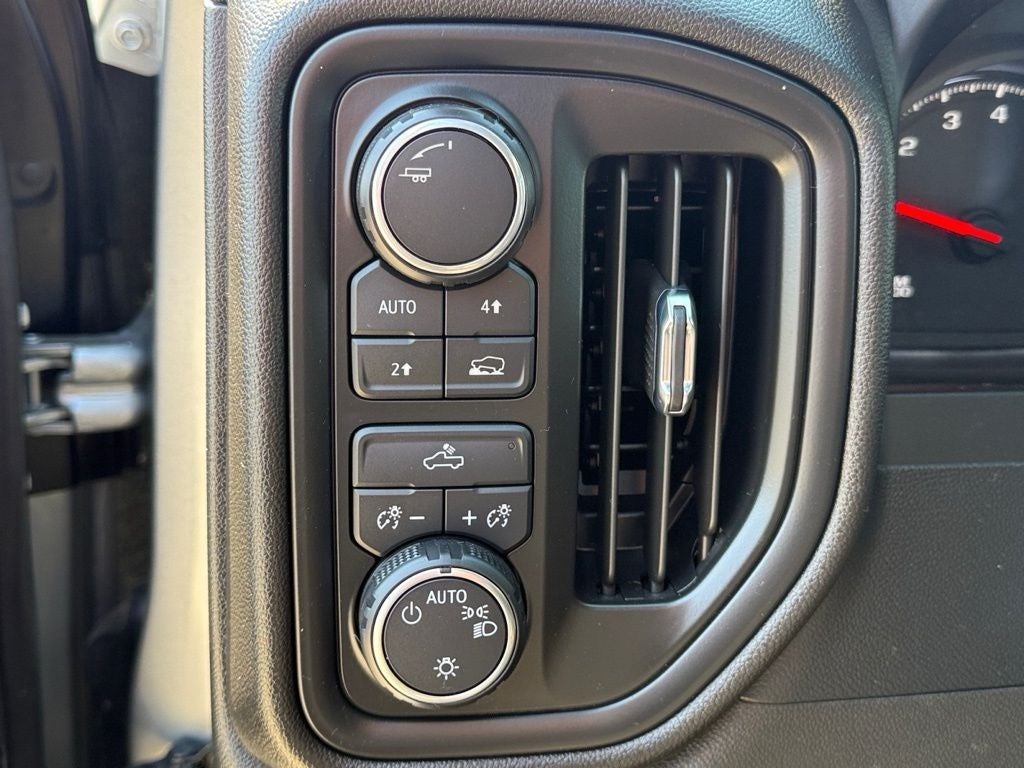 2024 Chevrolet Silverado 1500 4WD Crew Cab Short Bed Custom