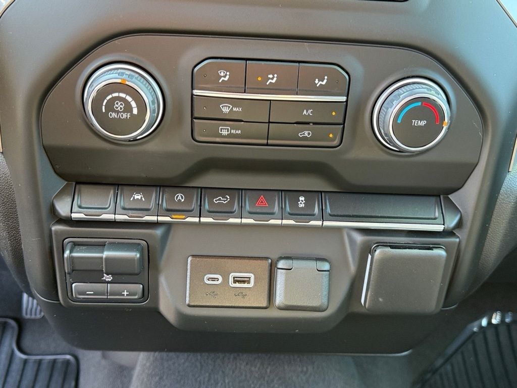 2024 Chevrolet Silverado 1500 4WD Crew Cab Short Bed Custom