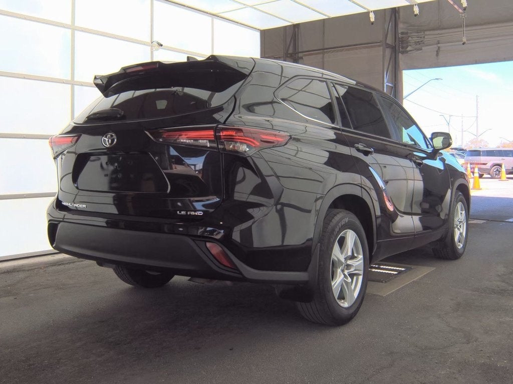 2024 Toyota Highlander LE