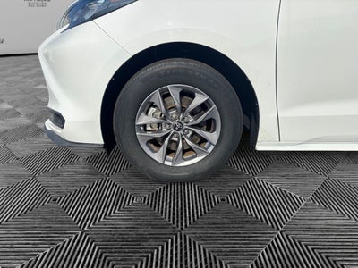 2024 Toyota Sienna LE 8 Passenger