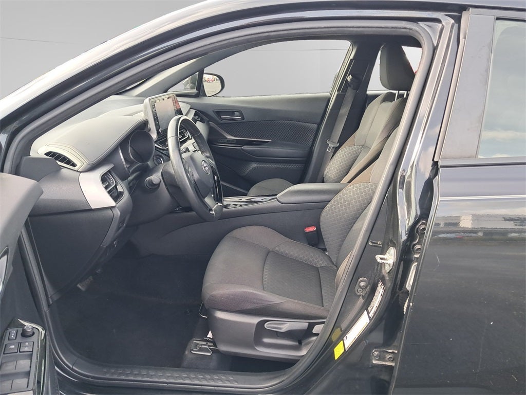 2022 Toyota C-HR XLE