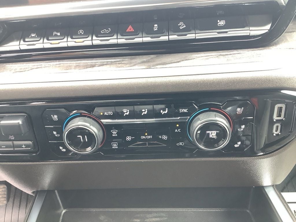 2022 Chevrolet Silverado 1500 4WD Crew Cab Short Bed LTZ
