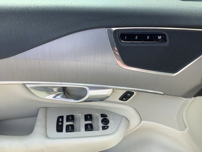2024 Volvo XC90 B5 Core Bright Theme